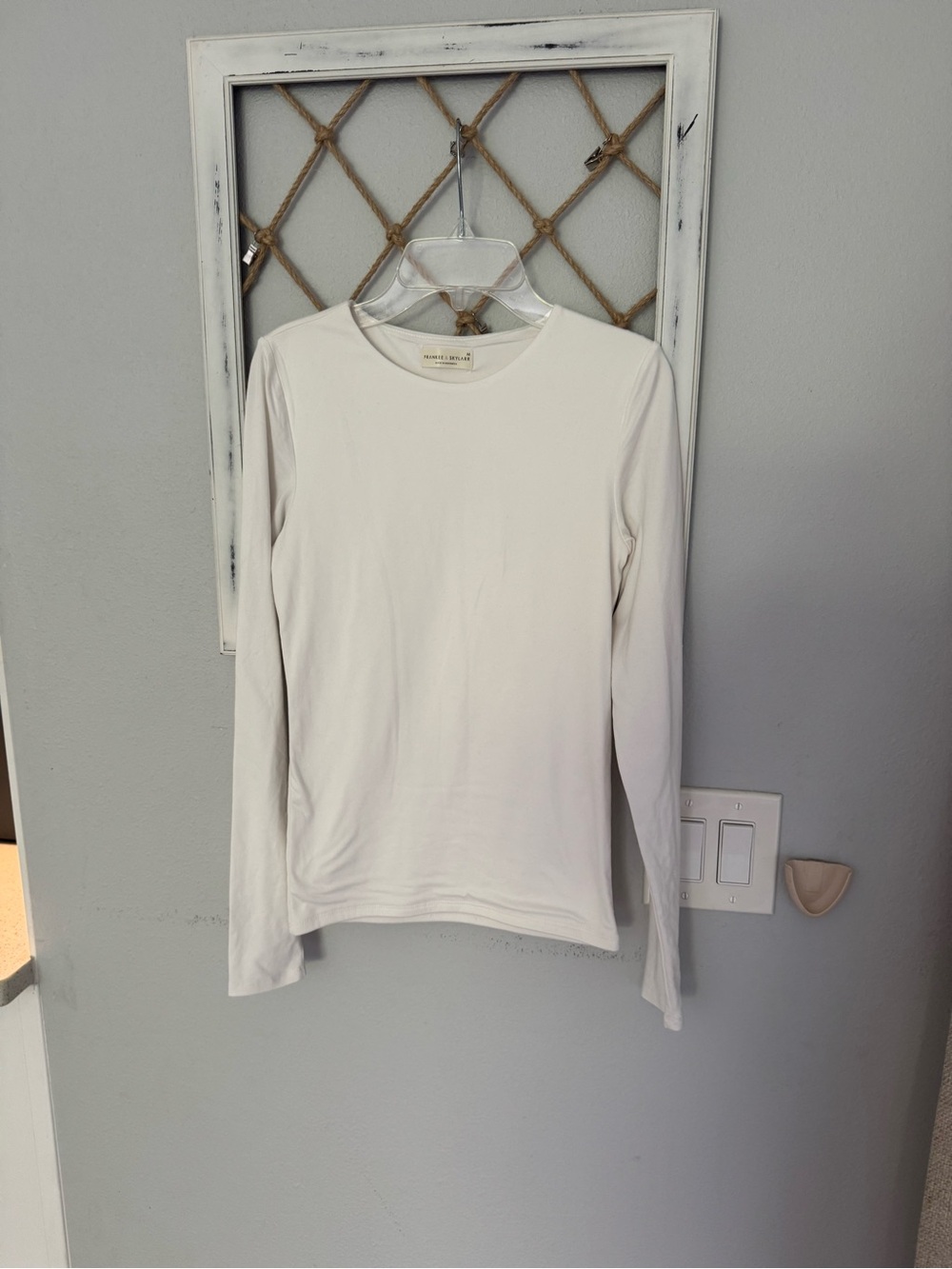 Women's Crew Neck Long-Sleeve Top in White